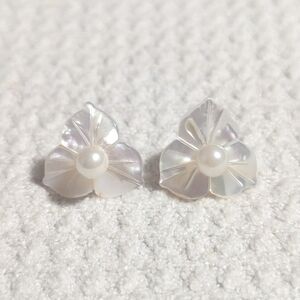 Shell Pearl Floral Stud Earrings